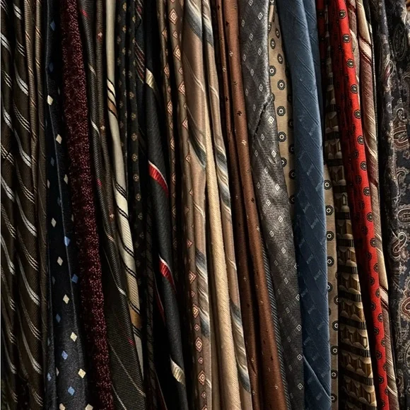 Elegant Men's Tie Collection - Picture 1 of 4
